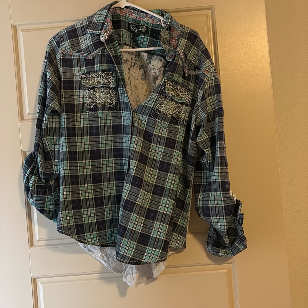 Long sleeve lace back button up